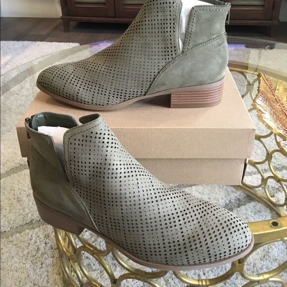 Francesca’s booties size 9 olive color - Picture 1 of 5